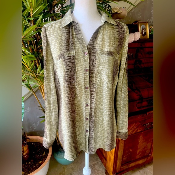 Valerie Stevens long sleeve lightweight blouse. Snake print excellent cond Small - Picture 3 of 12